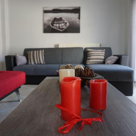 Seaside Family Apartment In Paralia Dionisiou Bagian luar foto