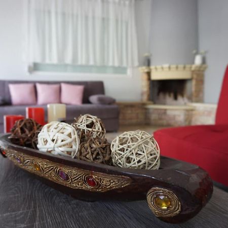 Seaside Family Apartment In Paralia Dionisiou Bagian luar foto