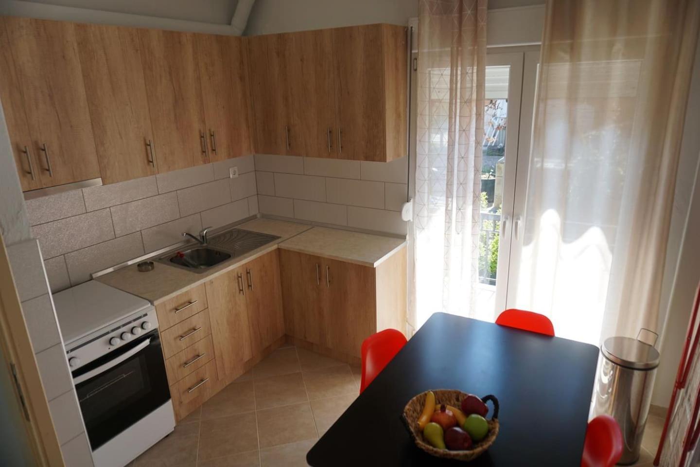 Seaside Family Apartment In Paralia Dionisiou Bagian luar foto